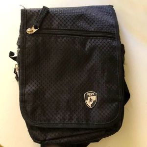 Heys small bag good for travel good used condition and clean💖